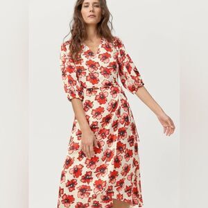 🇩🇰NWT Soaked in Luxury Isabeth Satin Wrap Dress with slip